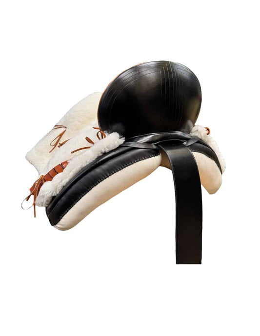 Silla vaquera de fibra artesana, montura vaquera con diseño tradicional y detalles elaborados, perfecta para la equitación.