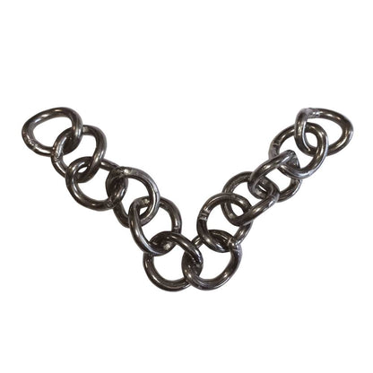 Cadena barbadada de forja gruesa en acero inoxidable bitono envejecido, ideal para bocados, filetes y accesorios hípicos.