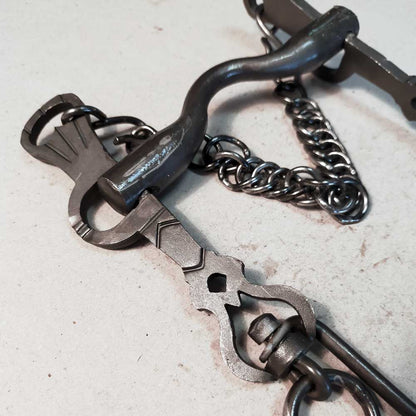 Bocado vaquero forja 5/8 en acero inoxidable bitono envejecido, diseño resistente para caballos en tienda hípica online.