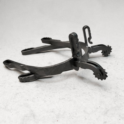 Espuela vaquera forja inox bitono envejecido Gallo Corto, con diseño tradicional y acabado envejecido, ideal para montar a caballo