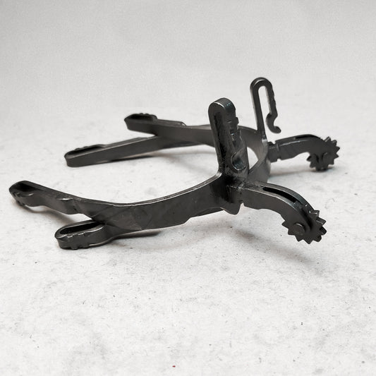 Espuela vaquera forja inox bitono envejecido Gallo Corto, con diseño tradicional y acabado envejecido, ideal para montar a caballo