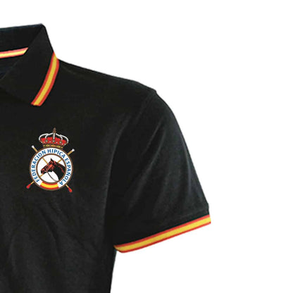 Camisa polo RFHE de manga corta para ropa hípica, en color sólido, diseñada por Tienda Hípica D'Hispania.