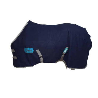 Manta Iquus Polar con cinchuelos para caballo de Tienda Hípica D'Hispania, protección cálida y cómoda para equinos.