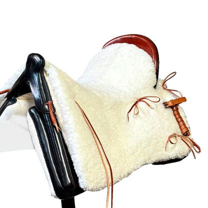 Silla de montar vaquera Castecus Andalucía para caballo, con cuero resistente y detalles tradicionales, ideal para montar vaquero.