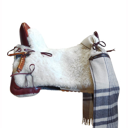 Silla de montar a caballo Castecus Vaquera Modelo Andalucía de Tienda Hípica D'hispania, con cuero y detalles tradicionales.