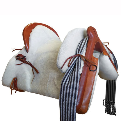 Silla de montar vaquera Castecus Rocío Mixta Eco para caballos, con asiento cómodo y diseño resistente, ideal para equitación.