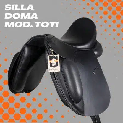 Silla de doma clásica TOTI con taco muslera, silla inglesa de doma de la marca D'Hispania, con asiento y estructura visible.