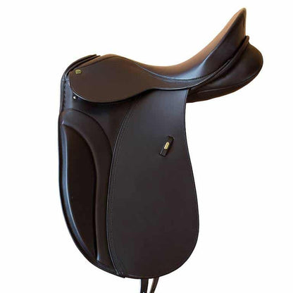 Silla de Doma Clásica Marjoman Dressage Granada de Tienda Hípica D'Hispania, con asiento y respaldo en cuero y estructura resistente