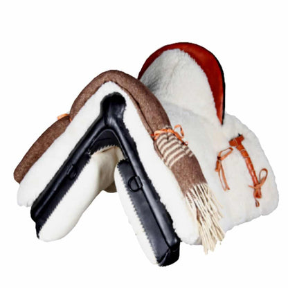 Silla vaquera Lebrija de color negro para montar a caballo, en cuero resistente, con detalles tradicionales, de Tienda Hípica D'Hispania.