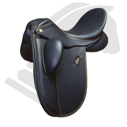 Silla de doma clásica ZALDI Doma Drim de estilo inglés, artesanal española, con asiento y respaldo en cuero y estructura de madera.