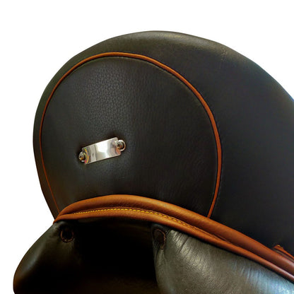 Silla de doma Zaldi Royal Profunda TM para equitación clásica, con asiento acolchado y detalles en cuero, en color oscuro.