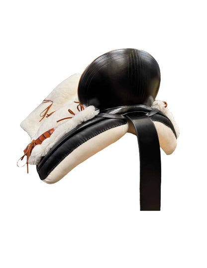Silla vaquera de fibra artesana, montura vaquera con diseño tradicional y detalles elaborados, perfecta para la equitación.