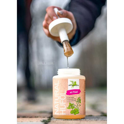 Aceite natural para cascos con aguacate y orégano de Bense & Eicke, producto de limpieza e higiene para caballos.