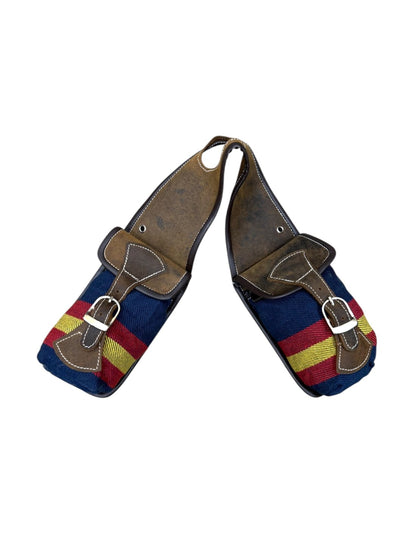 Alforja de lona con detalles de perilla y bandera, ideal para equitación, de la marca Tienda Hípica D'Hispania.