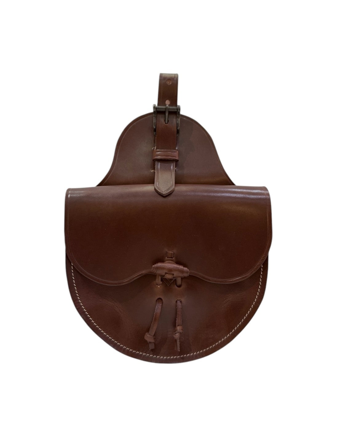Alforja trasera artesanal de cuero D'Hispania® para equitación, con diseño resistente y detalles en cuero genuino.