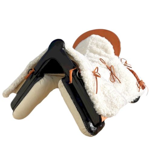 Silla vaquera Fibra Artesana con asiento profundo de la marca D'Hispania para montar a caballo, diseñada para comodidad y durabilidad.