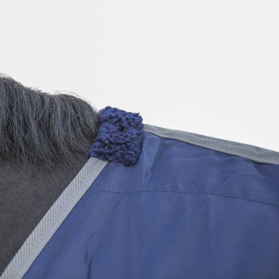 Manta de establo acolchada