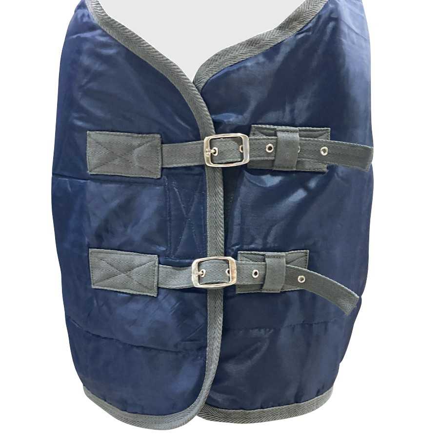 Manta de establo acolchada