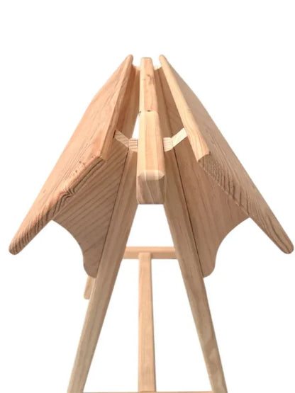 Monturero de pie de madera para silla de montar